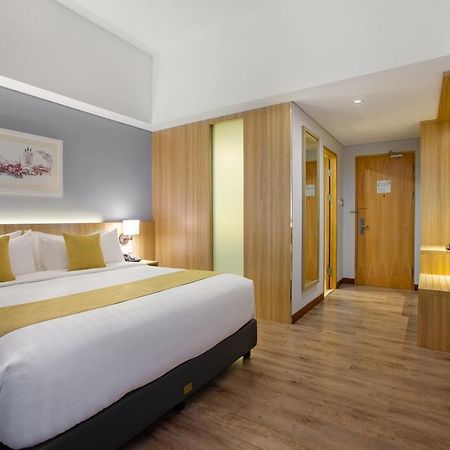 Aston Gresik Hotel & Conference Center Екстер'єр фото