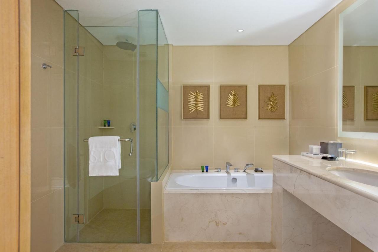 Aston Gresik Hotel & Conference Center Екстер'єр фото