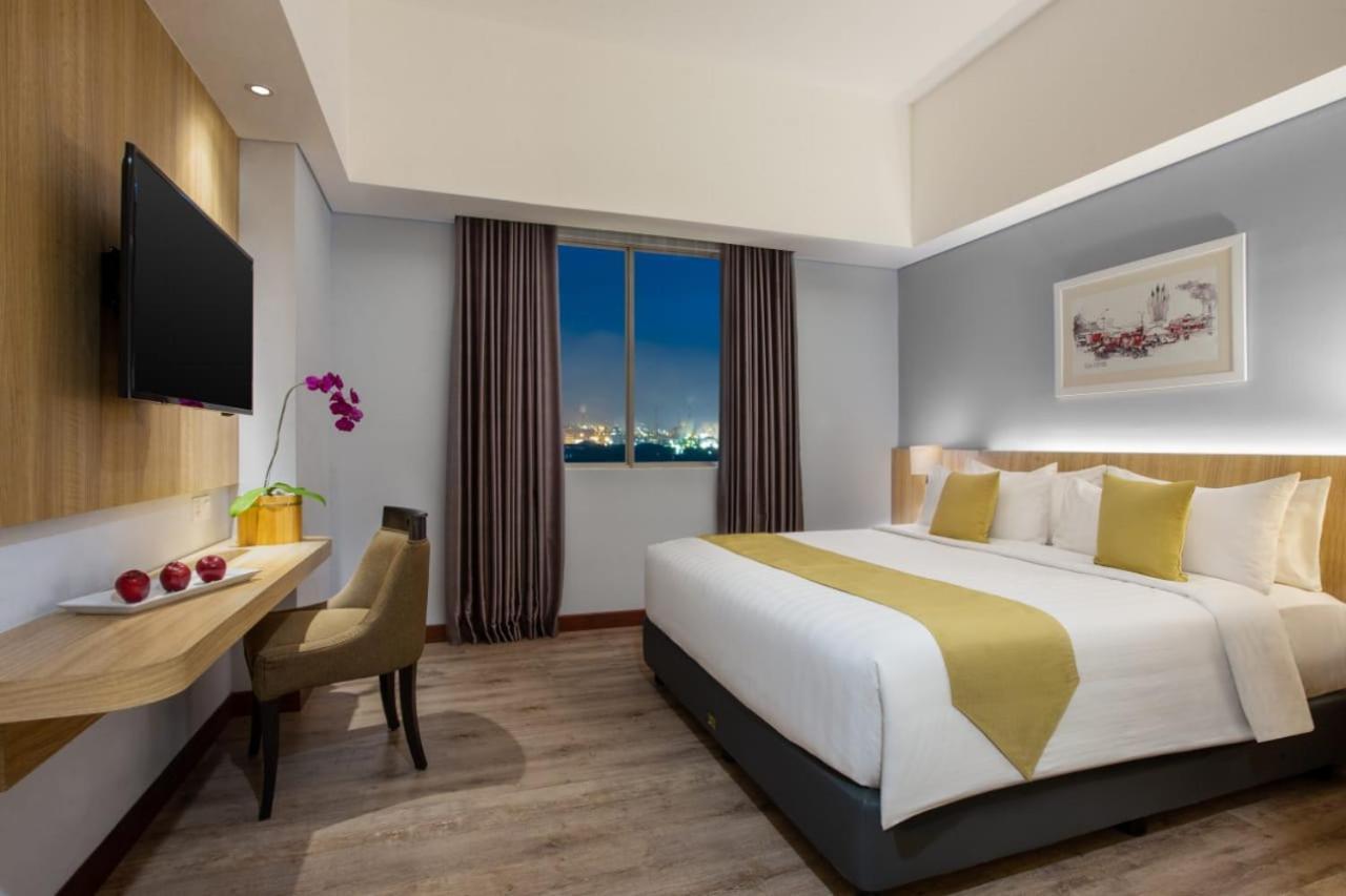Aston Gresik Hotel & Conference Center Екстер'єр фото