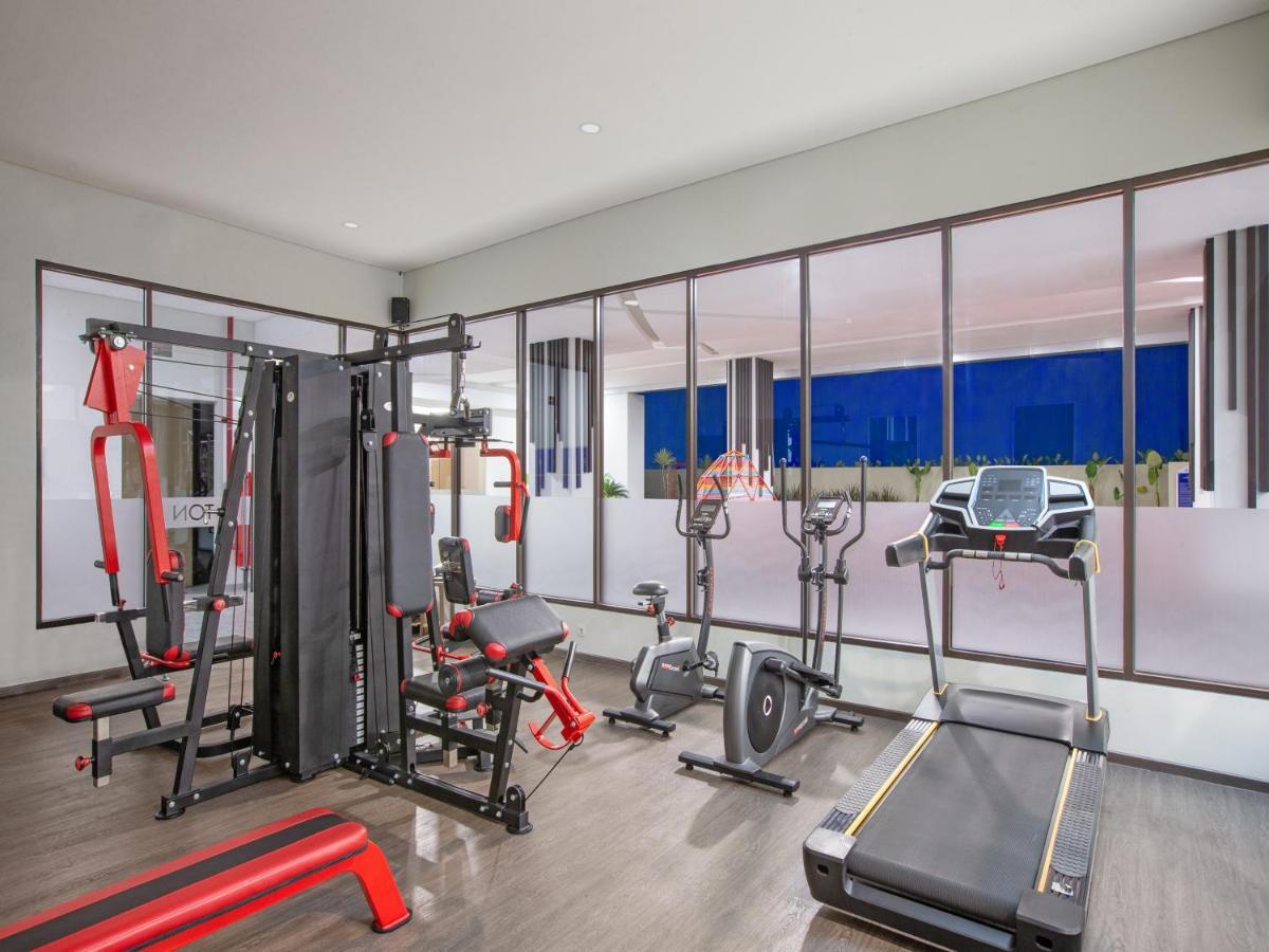 Aston Gresik Hotel & Conference Center Екстер'єр фото