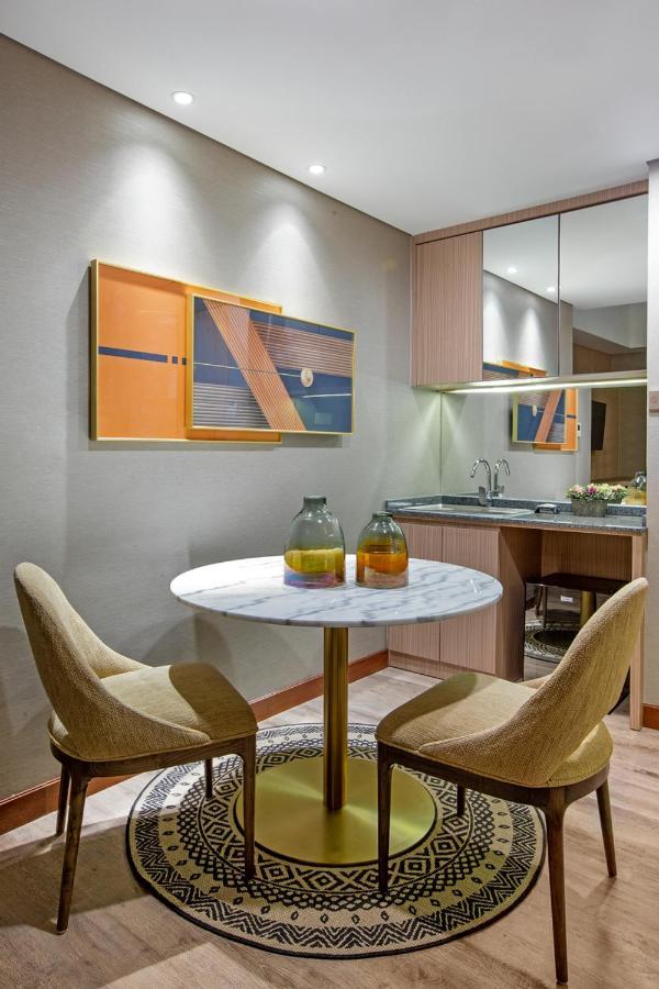 Aston Gresik Hotel & Conference Center Екстер'єр фото
