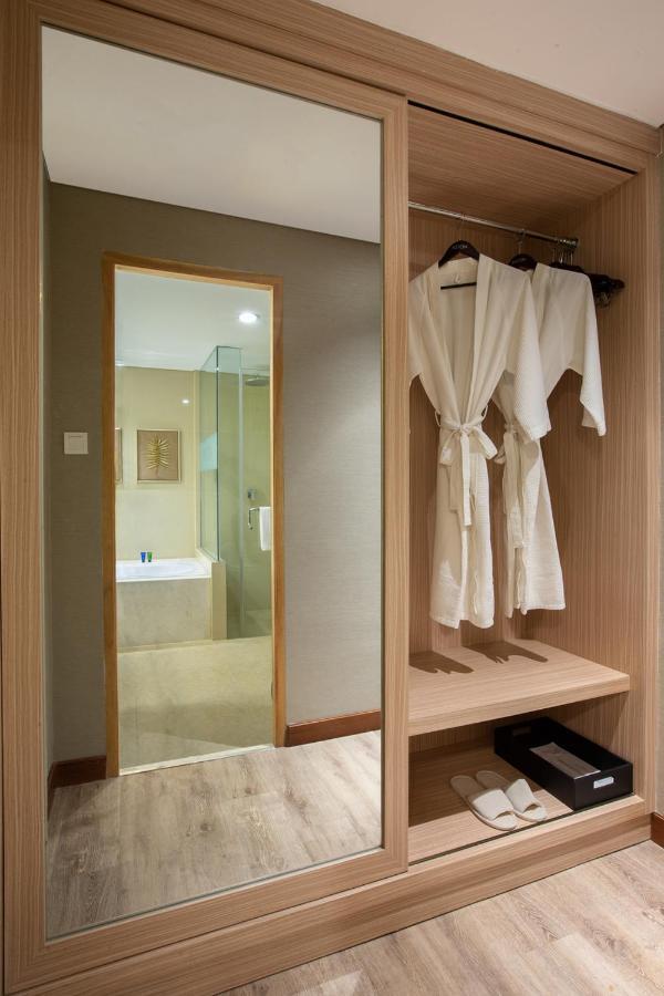 Aston Gresik Hotel & Conference Center Екстер'єр фото
