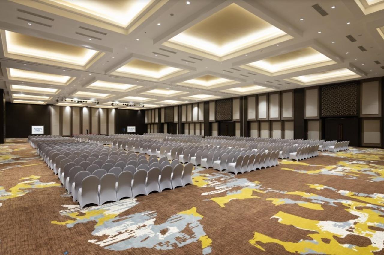 Aston Gresik Hotel & Conference Center Екстер'єр фото