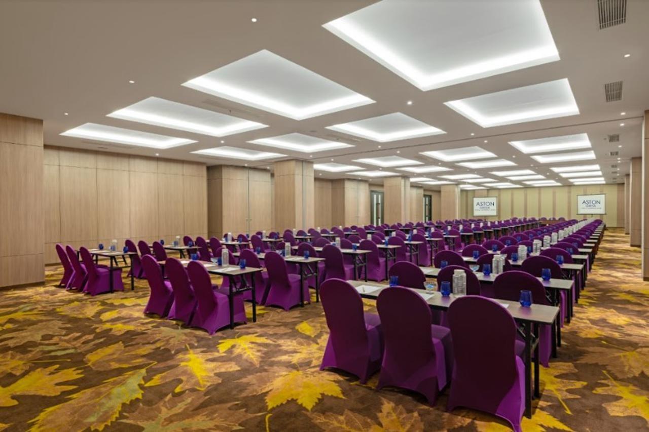 Aston Gresik Hotel & Conference Center Екстер'єр фото