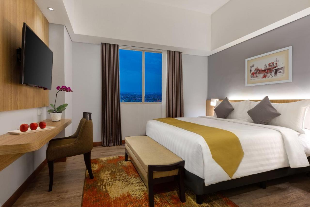 Aston Gresik Hotel & Conference Center Екстер'єр фото
