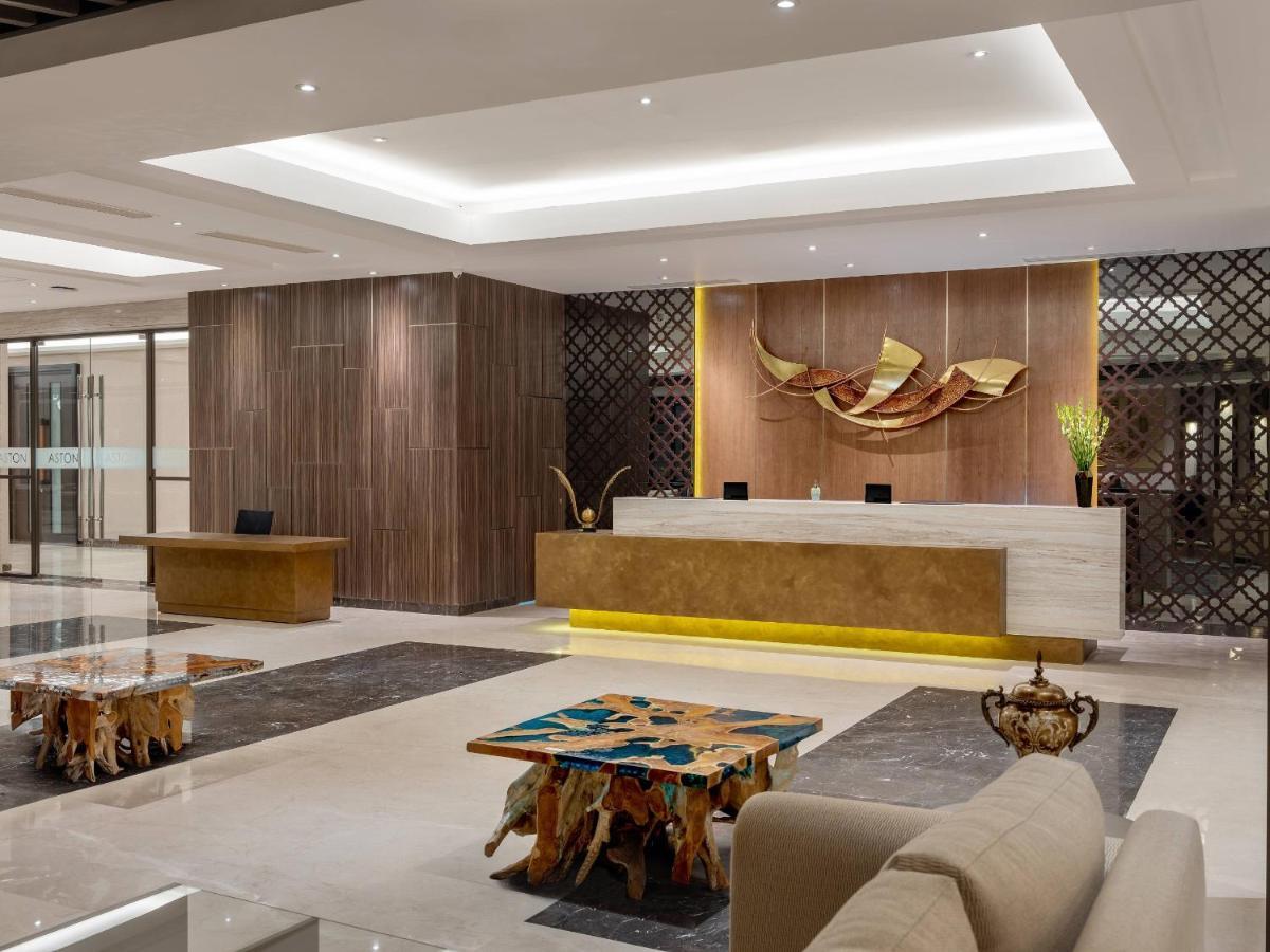 Aston Gresik Hotel & Conference Center Екстер'єр фото