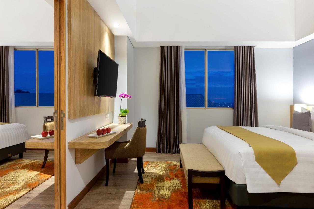 Aston Gresik Hotel & Conference Center Екстер'єр фото