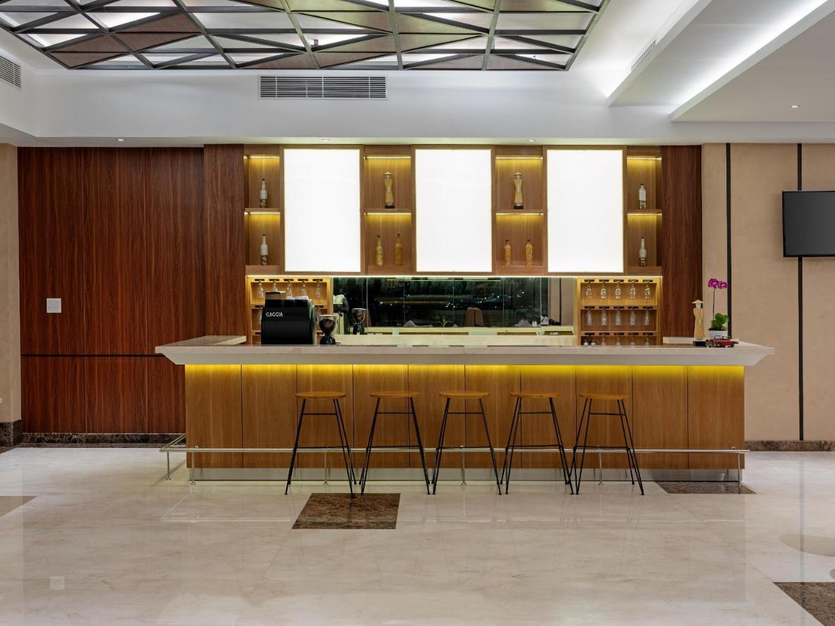 Aston Gresik Hotel & Conference Center Екстер'єр фото