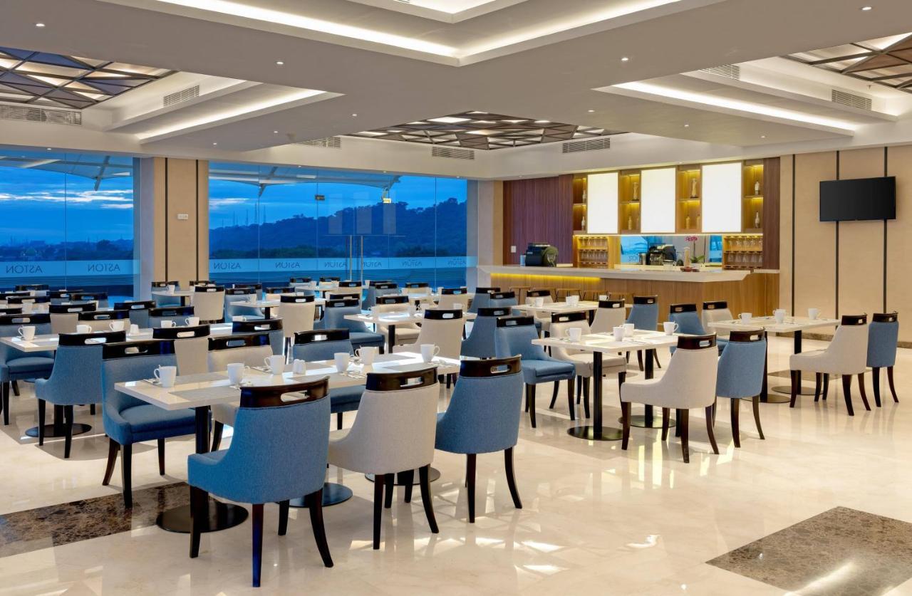 Aston Gresik Hotel & Conference Center Екстер'єр фото