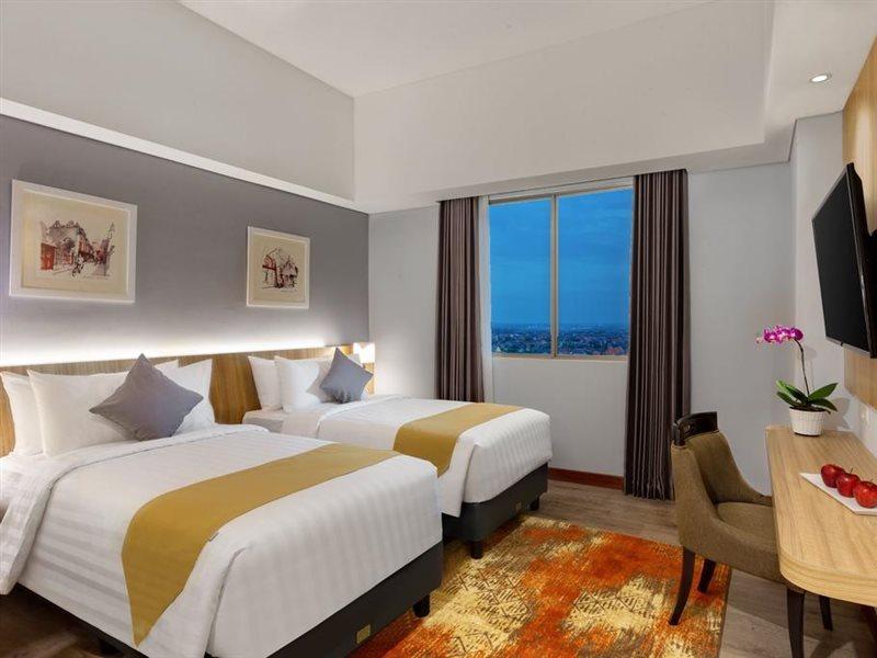 Aston Gresik Hotel & Conference Center Екстер'єр фото