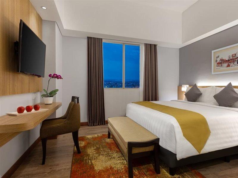 Aston Gresik Hotel & Conference Center Екстер'єр фото